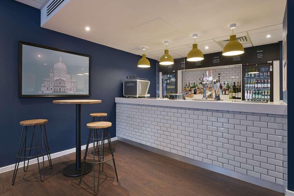 Travelodge London Stratford Hotel Εστιατόριο φωτογραφία